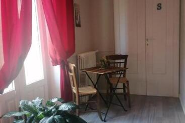 پانسیون 384 Guesthouse Rooms & Suite Enna