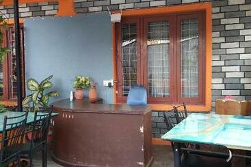 پانسیون Paramount Guest House