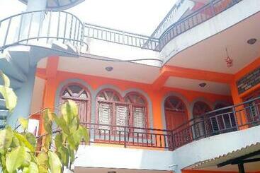 پانسیون Paramount Guest House