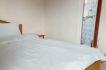 پانسیون Paramount Guest House