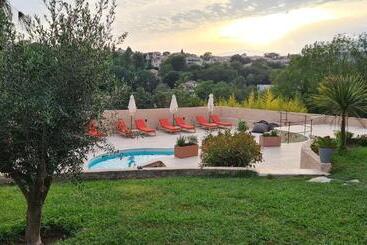 تختخواب و صبحانه Villa Martinus
