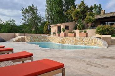 تختخواب و صبحانه Villa Martinus