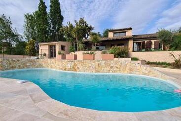 تختخواب و صبحانه Villa Martinus