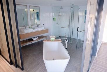 هتل Lime Resort Manila
