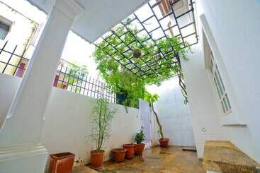 هتل Sai White Villa