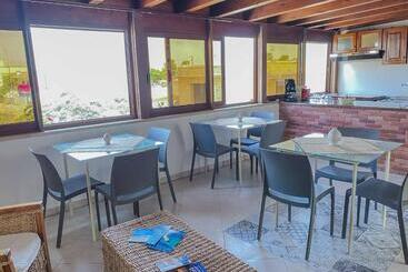 تختخواب و صبحانه Aparthotel Cortellenica