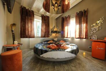 B&b Bellavista Exclusive In Zona Centrale Con Piscina E Jacuzzi Vista Lago