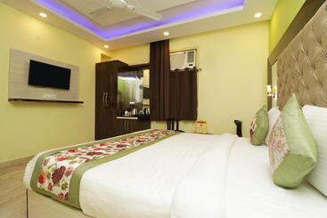 Airport Hotel Shivaka Inn