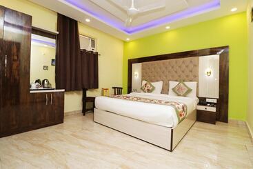 Airport Hotel Shivaka Inn