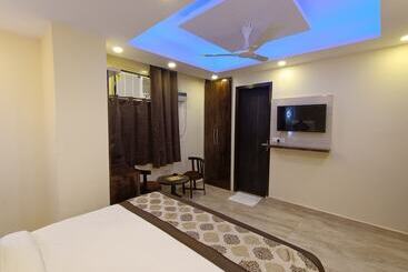Airport Hotel Shivaka Inn