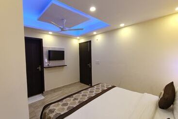 Airport Hotel Shivaka Inn