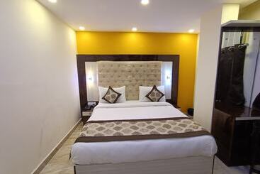 Airport Hotel Shivaka Inn