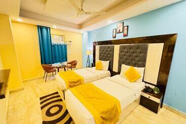 Airport Hotel Shivaka Inn
