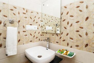 Airport Hotel Shivaka Inn