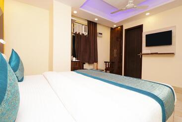 Airport Hotel Shivaka Inn
