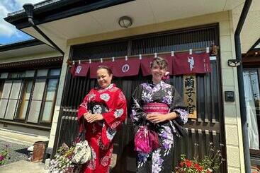 پانسیون 津軽三味線と民謡 ゲストハウス繭子の宿