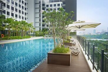 هتل Komune Living & Wellness In The Park
