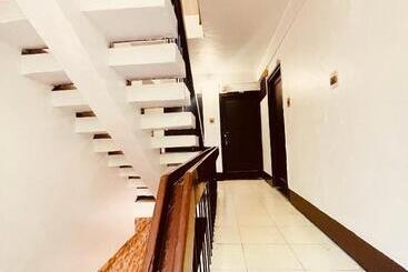 هتل Royal Inn And Restaurant