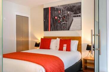 هتل Boulcott Suites