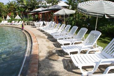 هتل Diamond Sands Resort