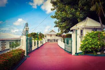 هتل Grenadine House