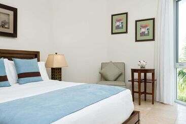 هتل West Bay Club