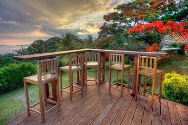 استراحتگاه Deco Stop Lodge