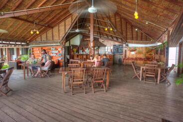 استراحتگاه Deco Stop Lodge