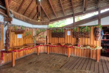 استراحتگاه Deco Stop Lodge