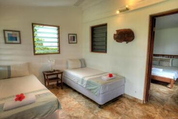 استراحتگاه Deco Stop Lodge