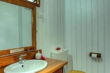 استراحتگاه Deco Stop Lodge
