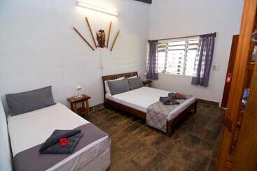 استراحتگاه Deco Stop Lodge
