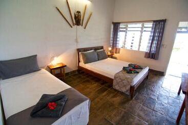 استراحتگاه Deco Stop Lodge