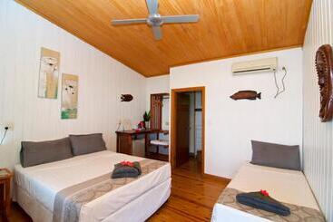 استراحتگاه Deco Stop Lodge