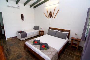 استراحتگاه Deco Stop Lodge
