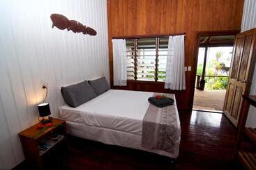 استراحتگاه Deco Stop Lodge