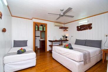 استراحتگاه Deco Stop Lodge