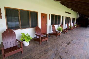 استراحتگاه Deco Stop Lodge