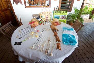 استراحتگاه Deco Stop Lodge