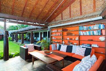 استراحتگاه Deco Stop Lodge