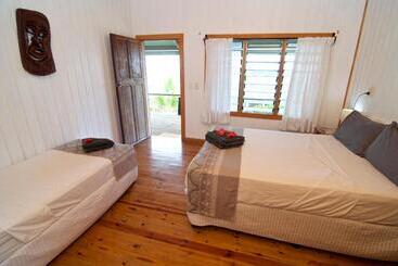 استراحتگاه Deco Stop Lodge