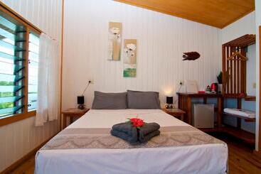 استراحتگاه Deco Stop Lodge