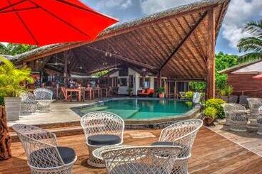 استراحتگاه Deco Stop Lodge