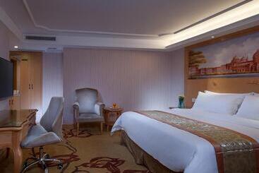 Vienna International Hotel Shenzhen Jingtian