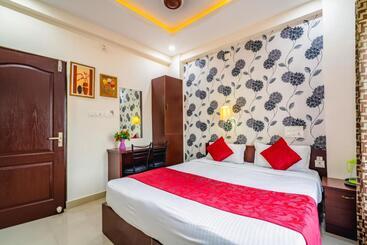هتل Almas Residency