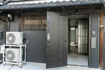 古民家ホテル 亀島駅徒歩1分 名古屋駅スグ 11月は期間限定でaokitakamasaの写真アートを掲載 11月度はbbqのご利用を中止とさせて頂きます