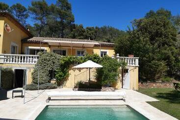 تختخواب و صبحانه Villa Xanadu
