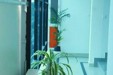 هتل Annlin Surprise Kochi Airport