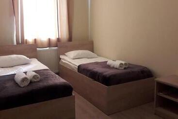 هتل Kazbegi Holiday