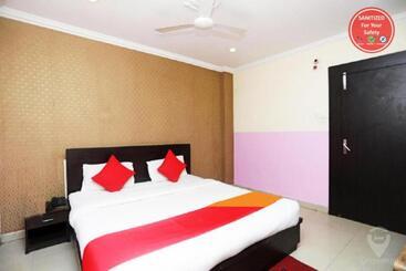 هتل Sai Sandpiper Puri Near Sea Beach Wifi & Restaurant Facilities  Best Choice Of Travellers By Morserv